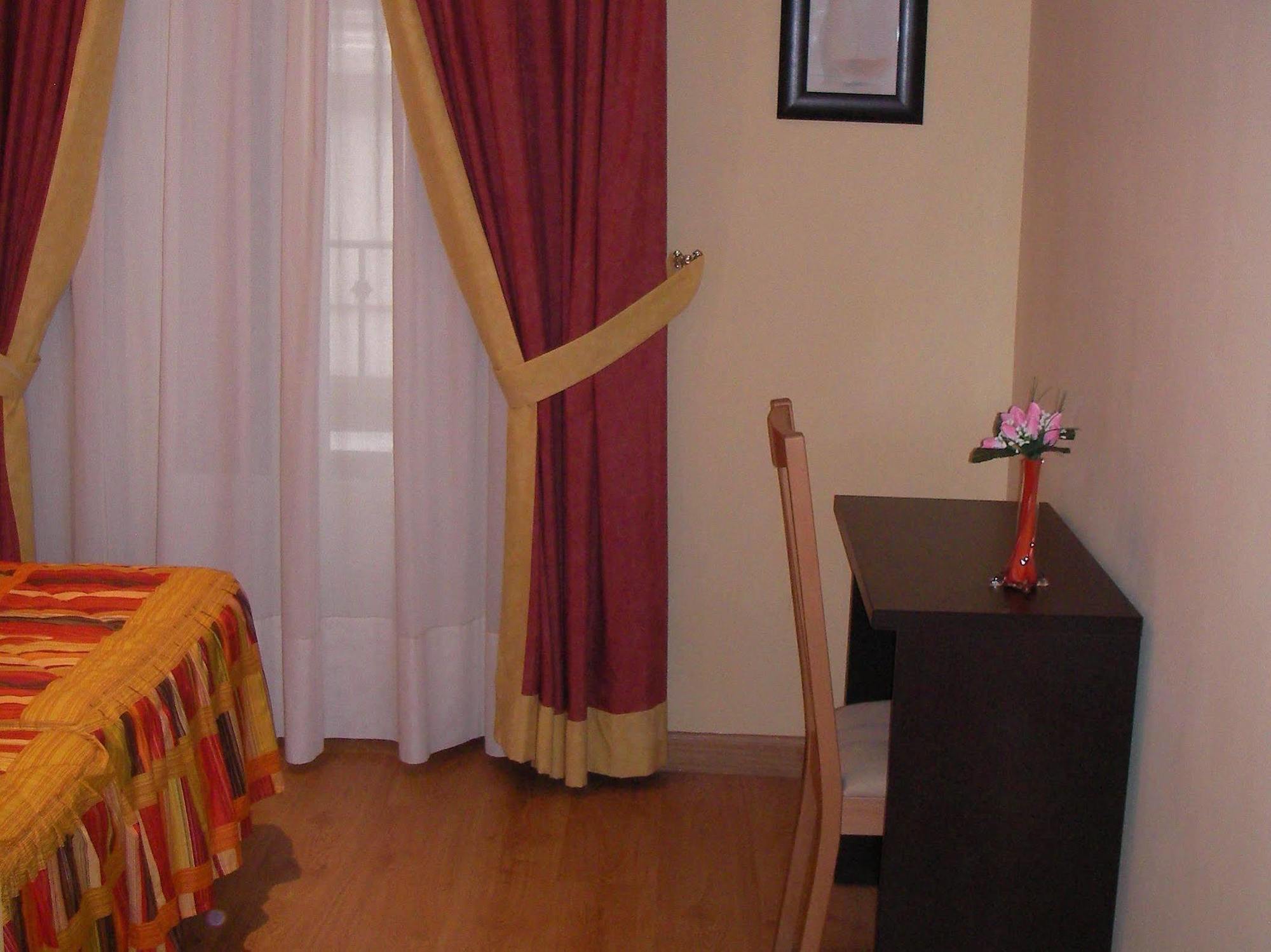 Hostal Las Cortes Madri Exterior foto